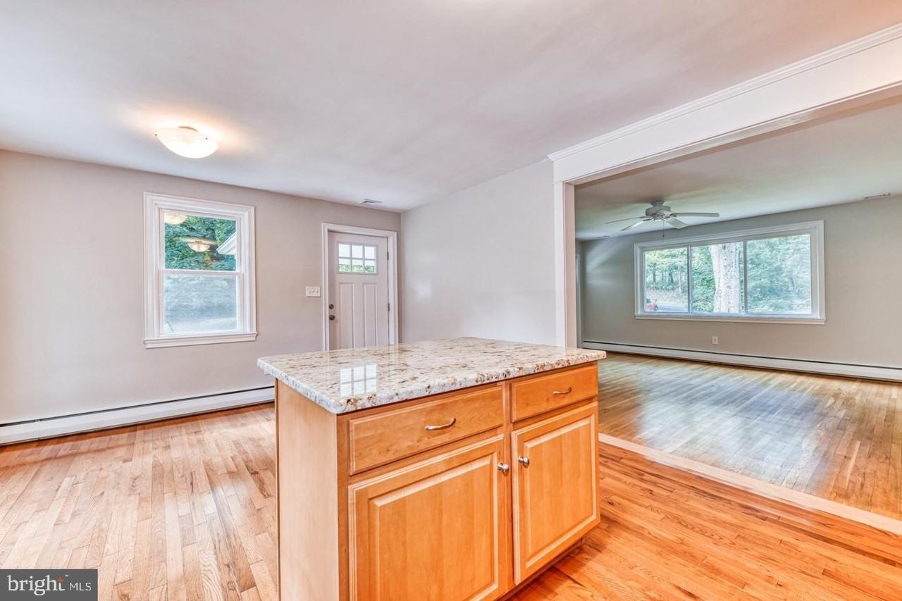 973 CHERRY Lane - Photo 5 of 30