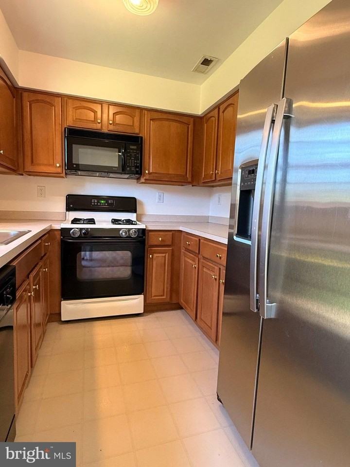 213 Fulgens Ct #224 - Photo 3 of 21