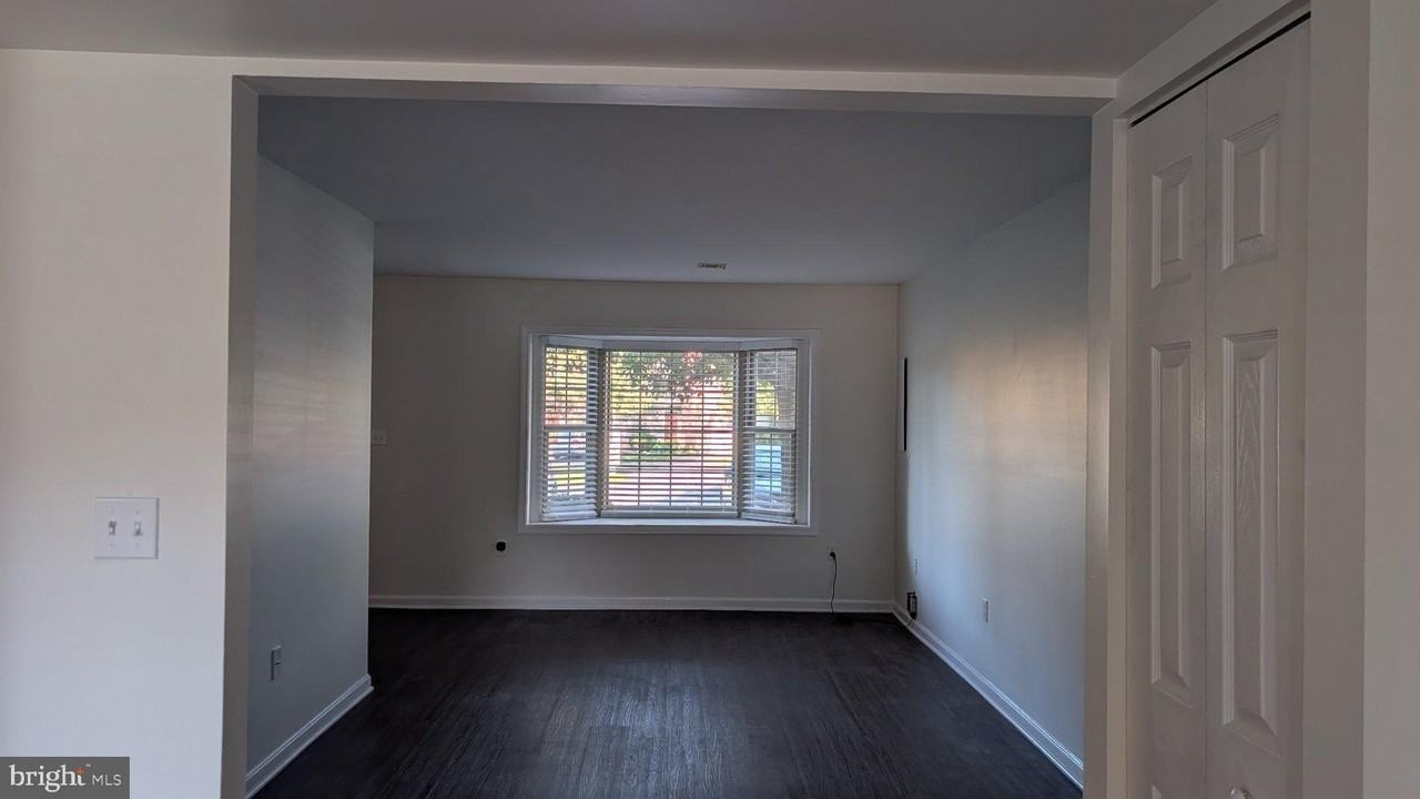 470 Stonehedge Ln - Photo 3 of 8