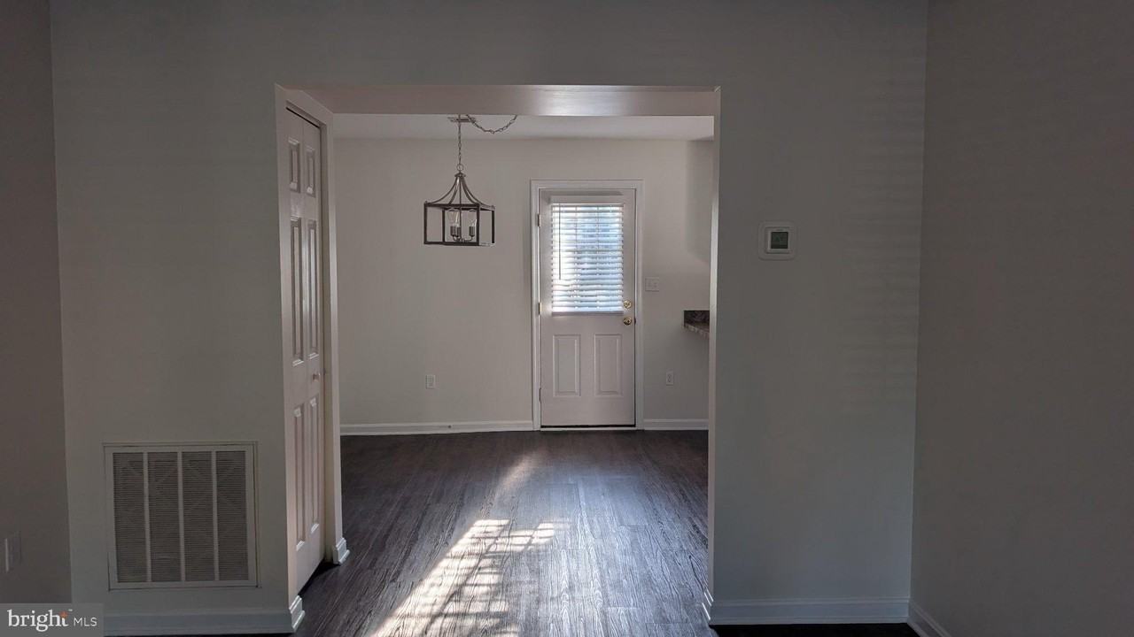 470 Stonehedge Ln - Photo 4 of 8