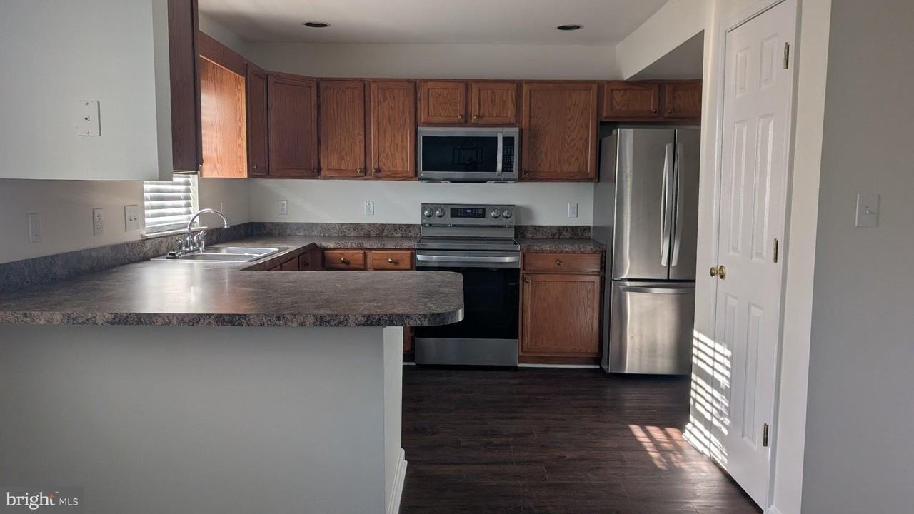 470 Stonehedge Ln - Photo 5 of 8