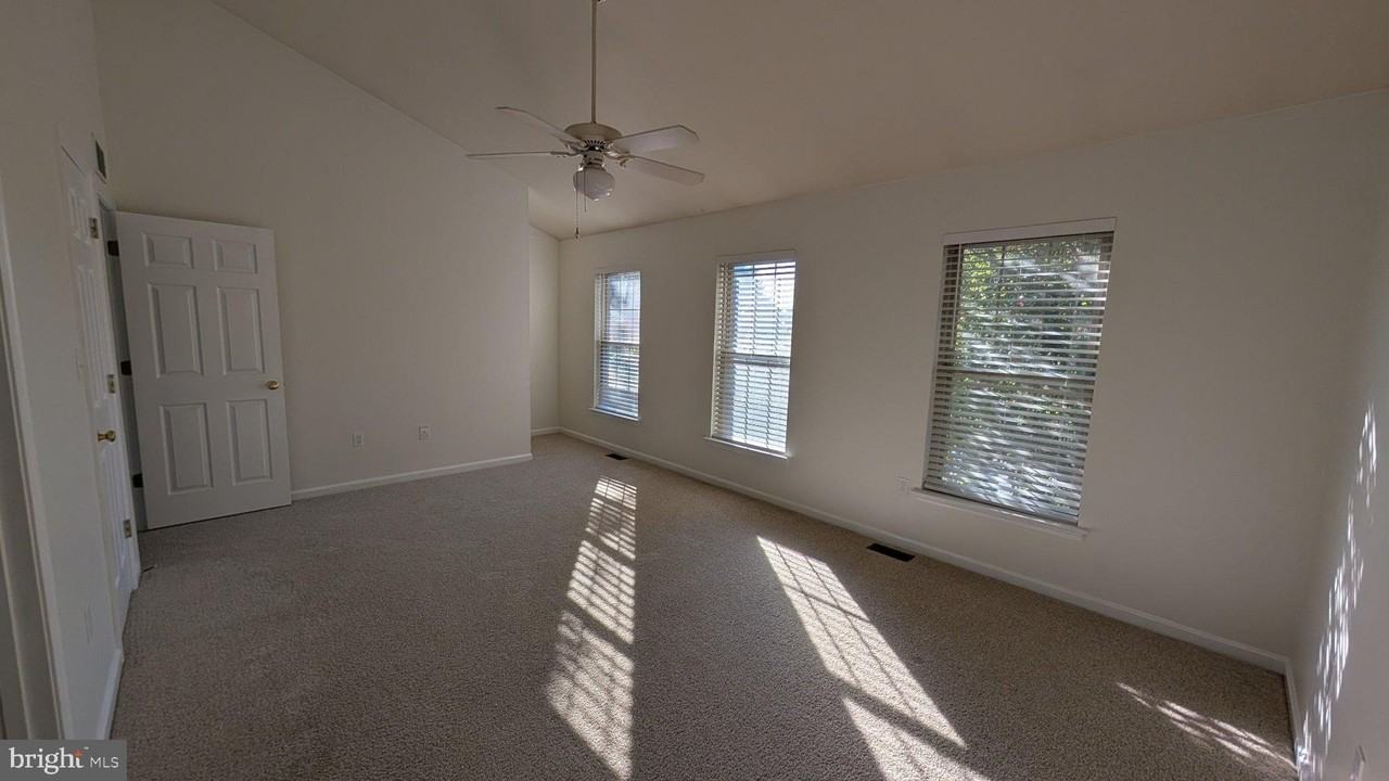 470 Stonehedge Ln - Photo 6 of 8
