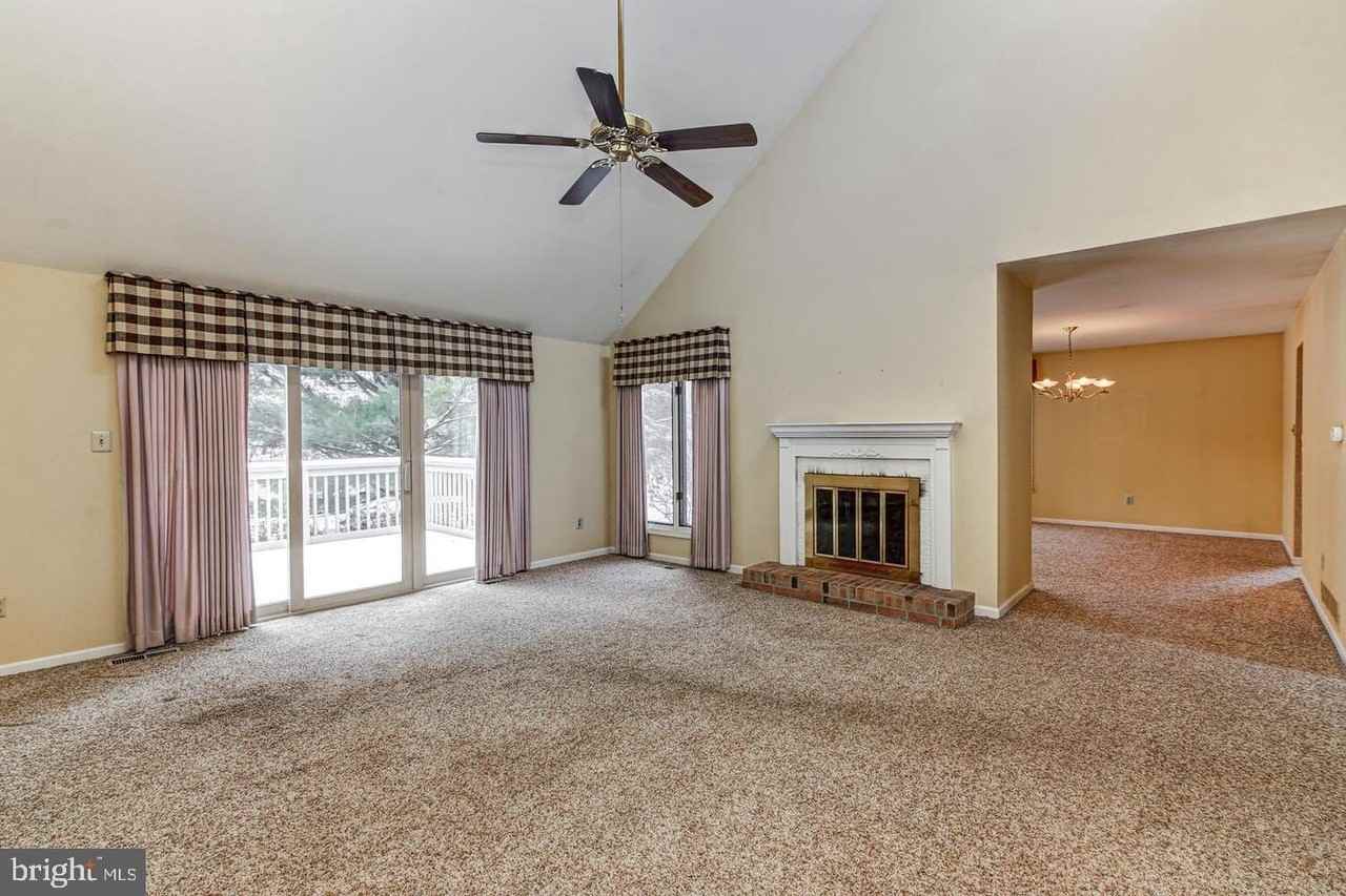 1114 Mews Ln - Photo 7 of 33