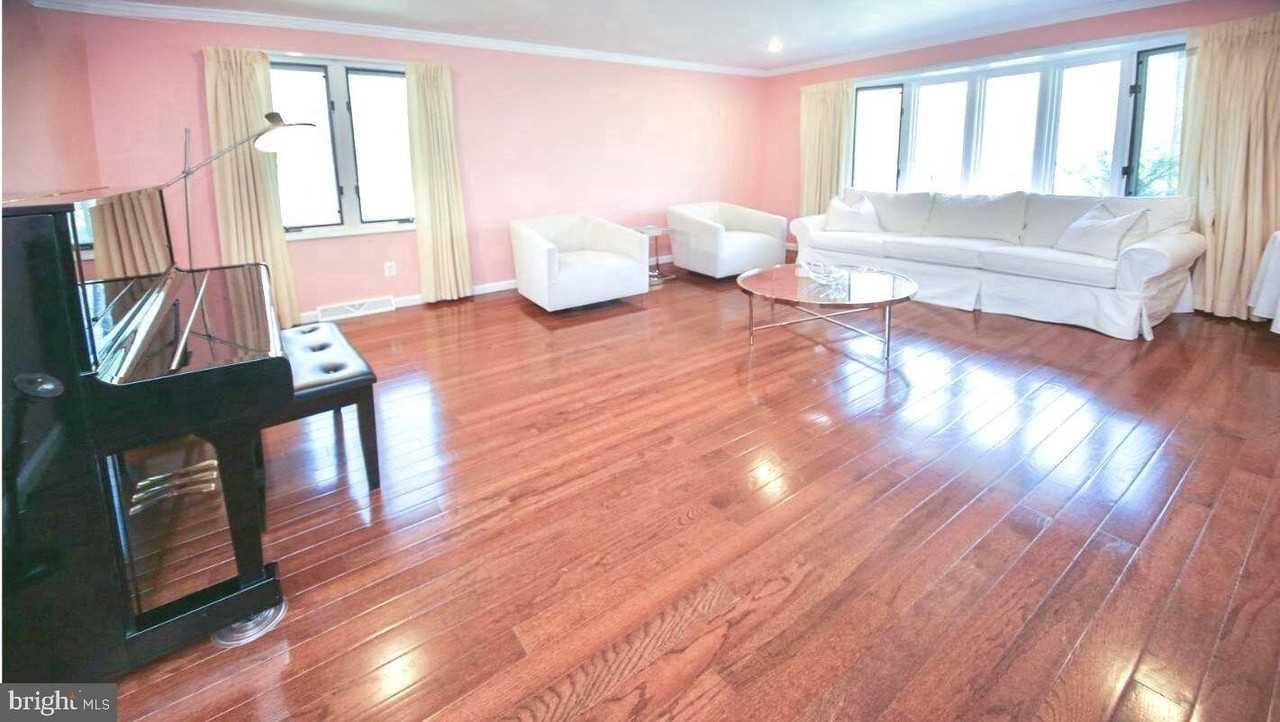 1120 Cymry Dr - Photo 3 of 25