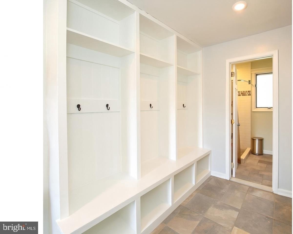 1120 Cymry Dr - Photo 5 of 25