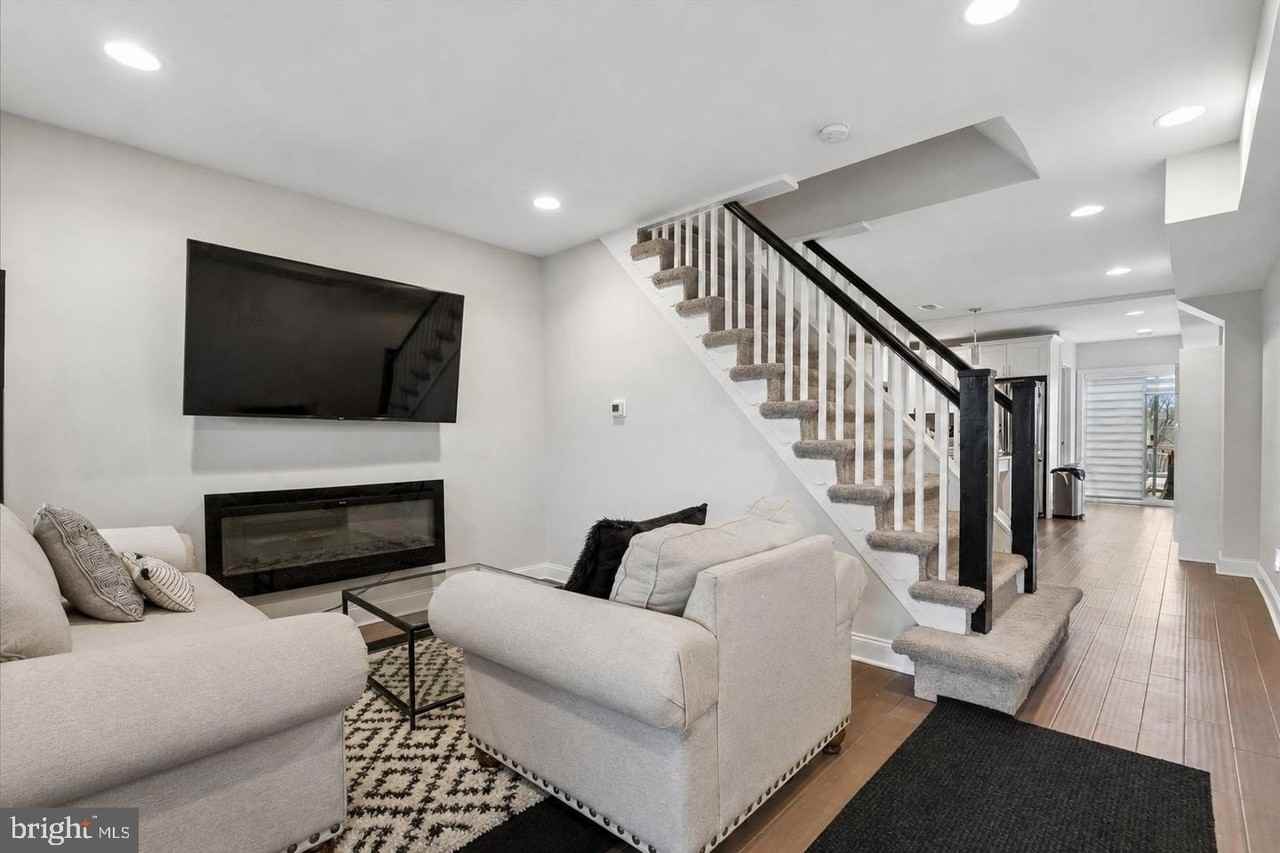 639 Old Elm St - Photo 4 of 30