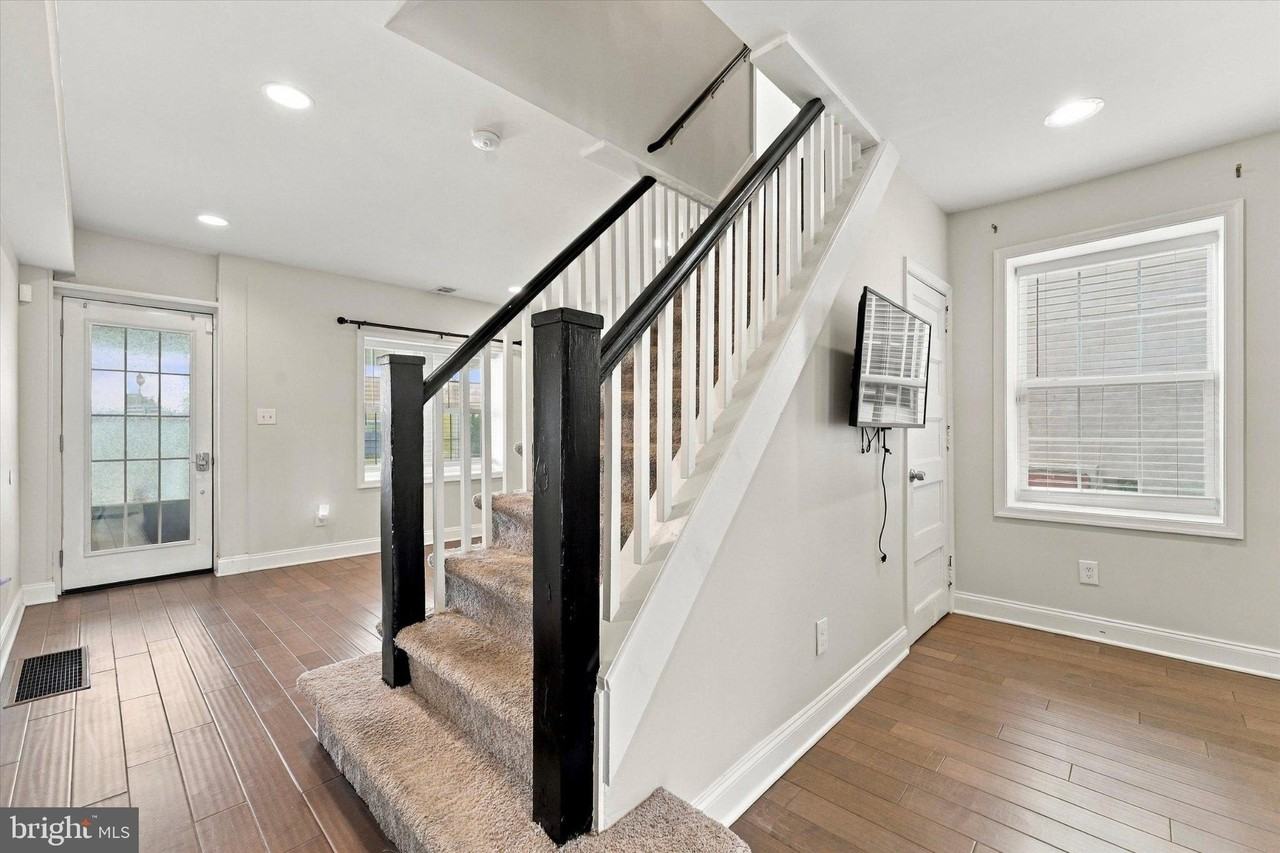 639 Old Elm St - Photo 6 of 30