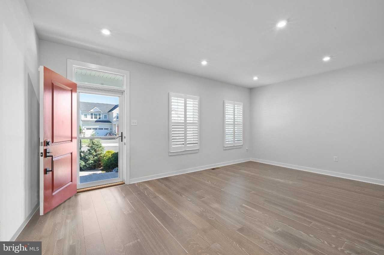 523 Spring Manor Blvd - Photo 2 of 50