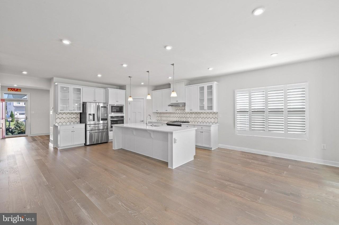 523 Spring Manor Blvd - Photo 7 of 50