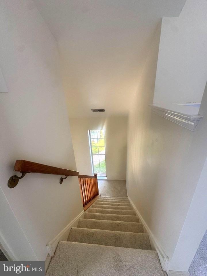 1602 Foxmeadow Cir - Photo 3 of 16
