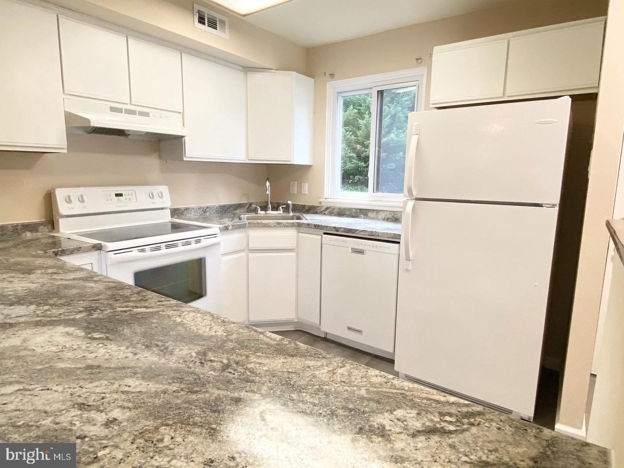 5 Kings Ct #5 - Photo 3 of 18