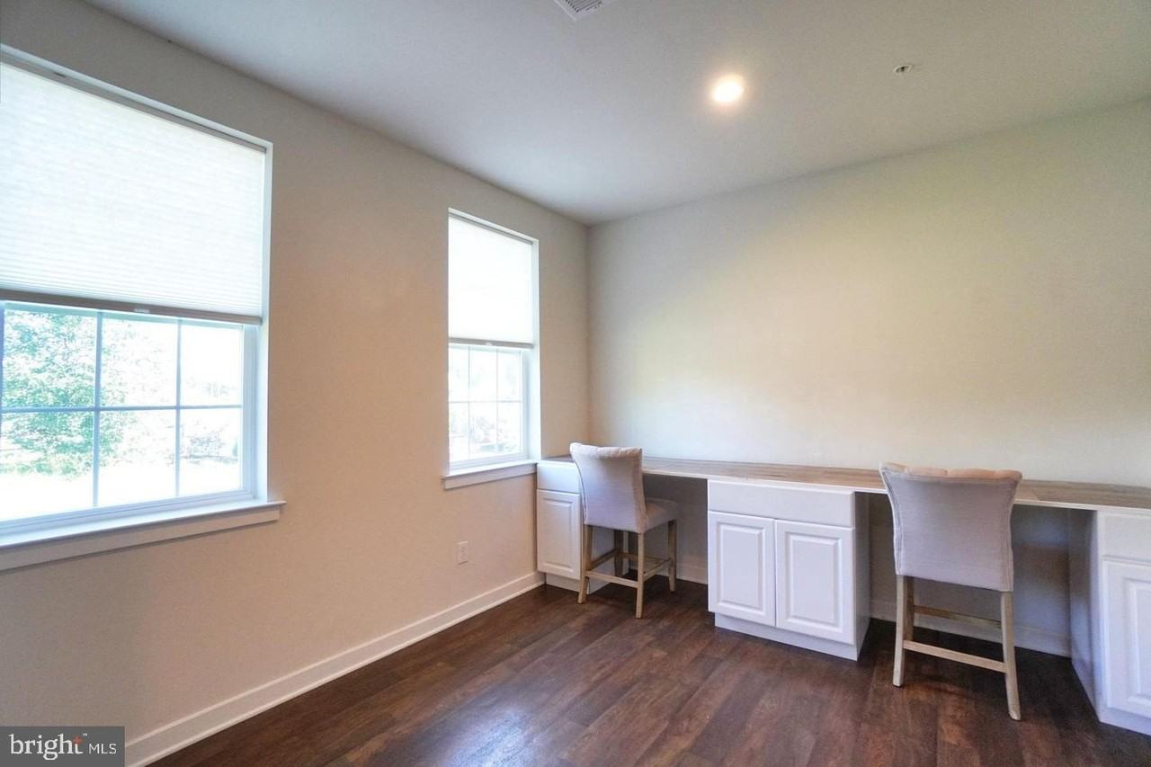 35 Jessop Ln - Photo 4 of 39