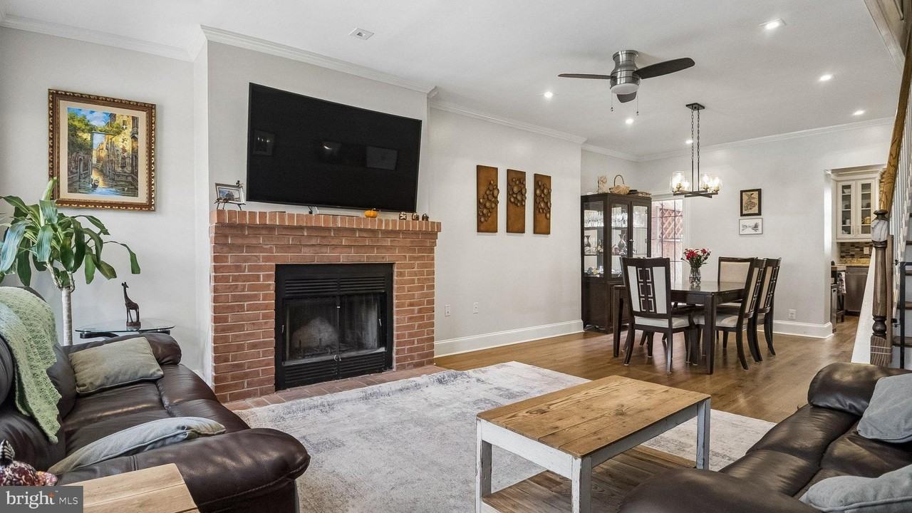 704 S 23rd St - Photo 2 of 34