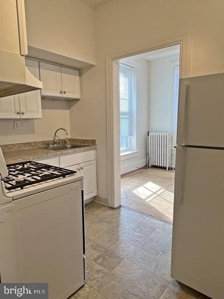 49 S Queen St #3rdFL - Photo 4 of 7