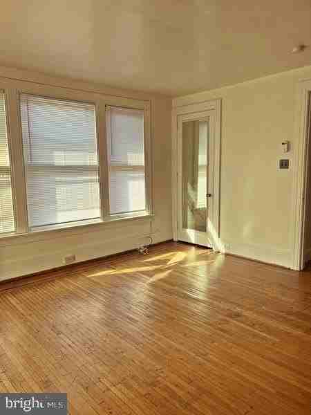 49 S Queen St #3rdFL - Photo 5 of 7