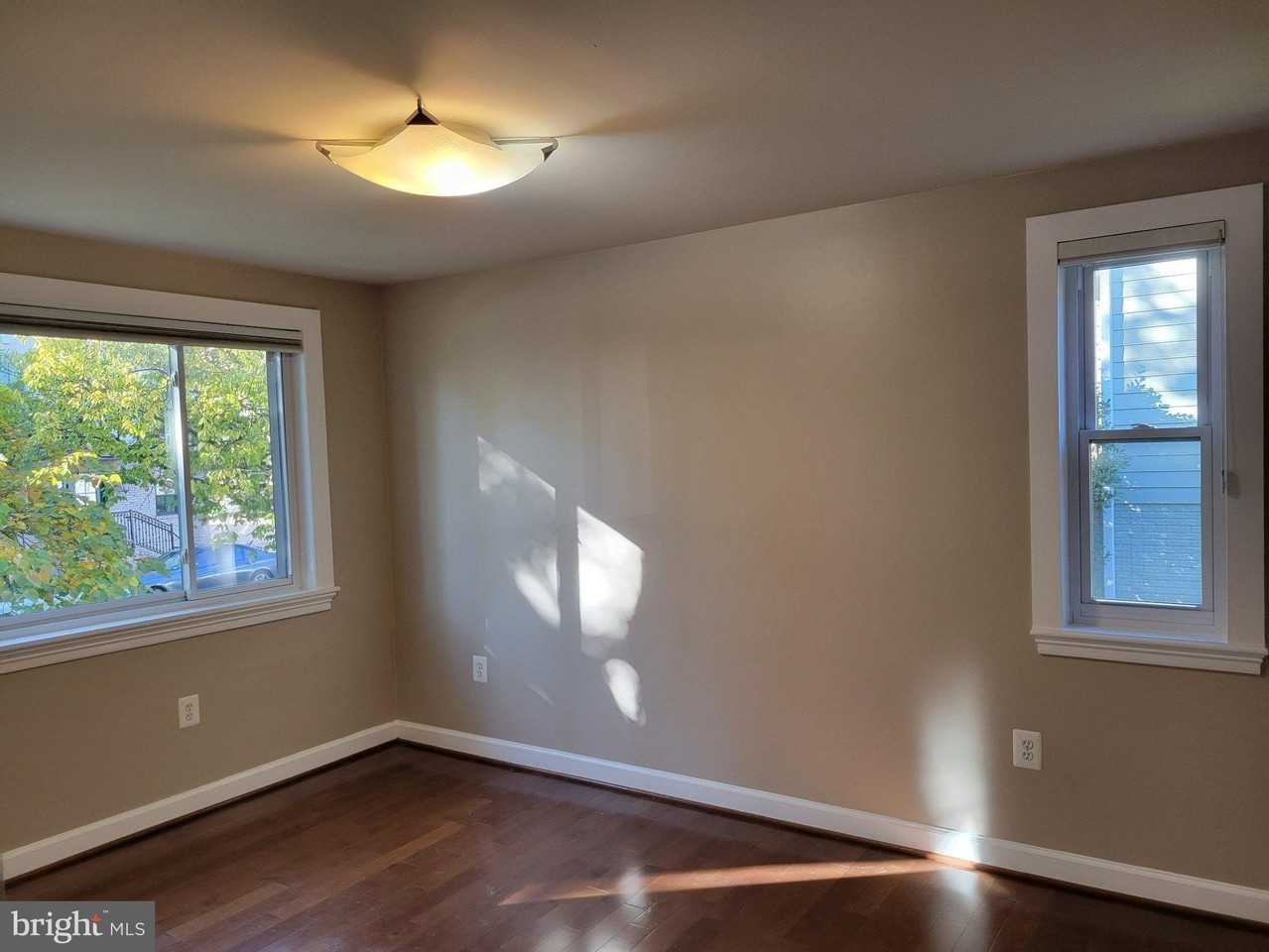 1127 N Stuart St #4 - Photo 6 of 13