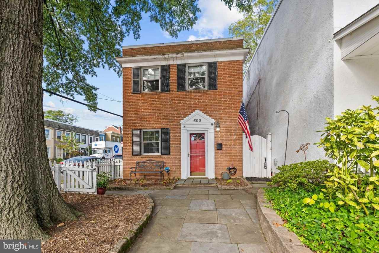 600 N Alfred St - Photo 2 of 36