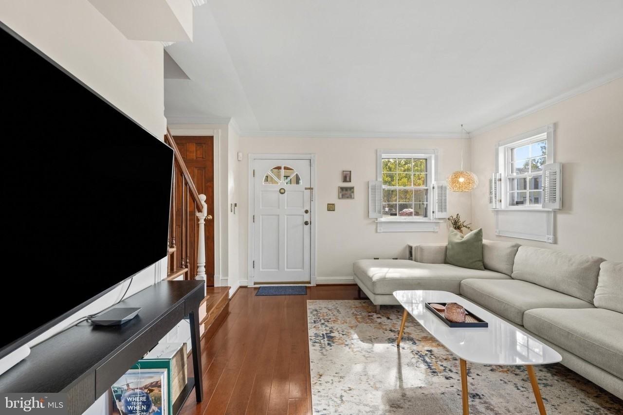 600 N Alfred St - Photo 6 of 36