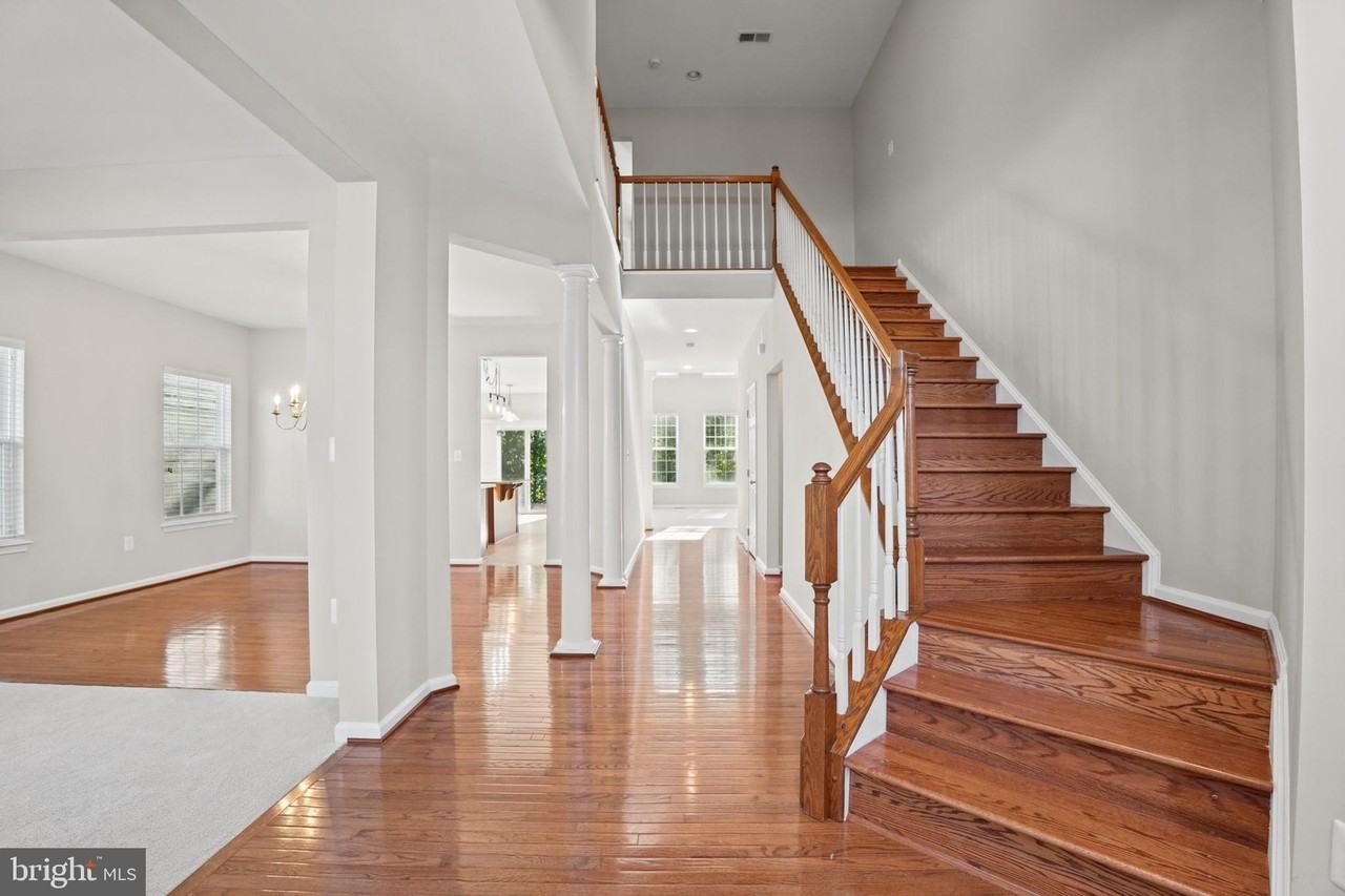 1100 Wright Ct - Photo 4 of 50