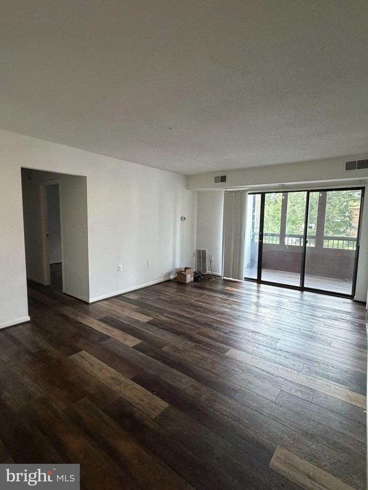 621 Center St #104 - Photo 2 of 33