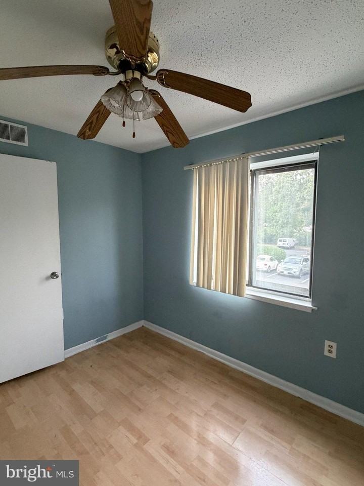 621 Center St #104 - Photo 3 of 33