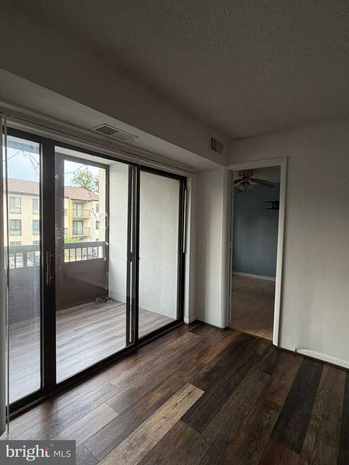 621 Center St #104 - Photo 5 of 33
