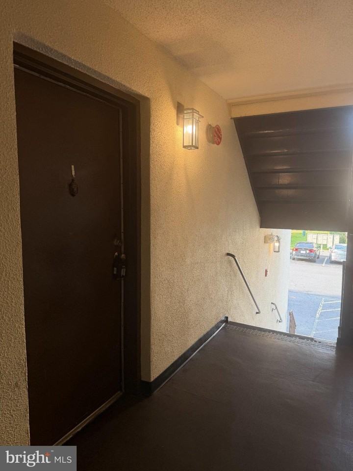621 Center St #104 - Photo 6 of 33