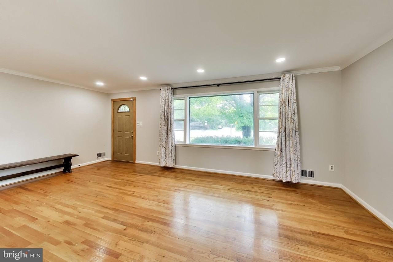 2045 Westmoreland St - Photo 4 of 42