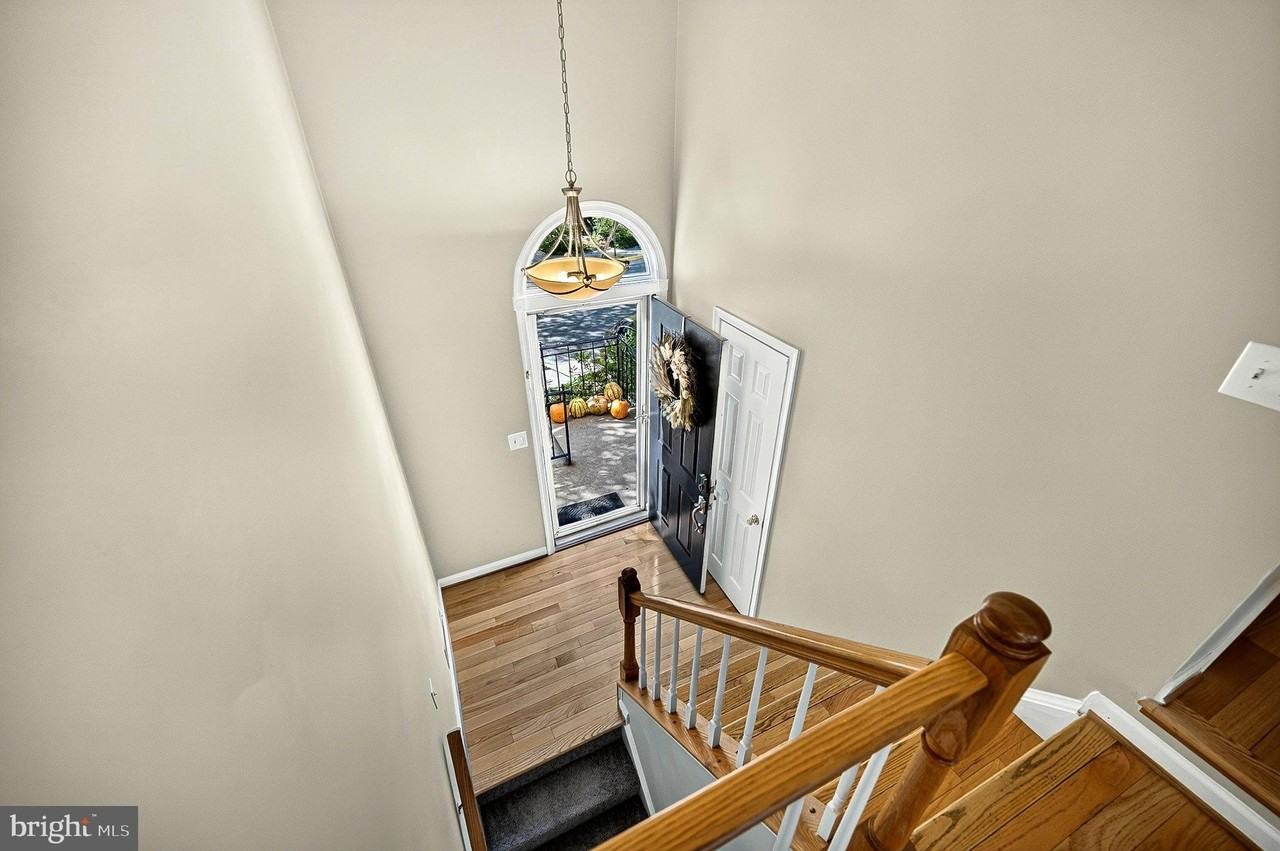 8006 Trevor Pl - Photo 4 of 40