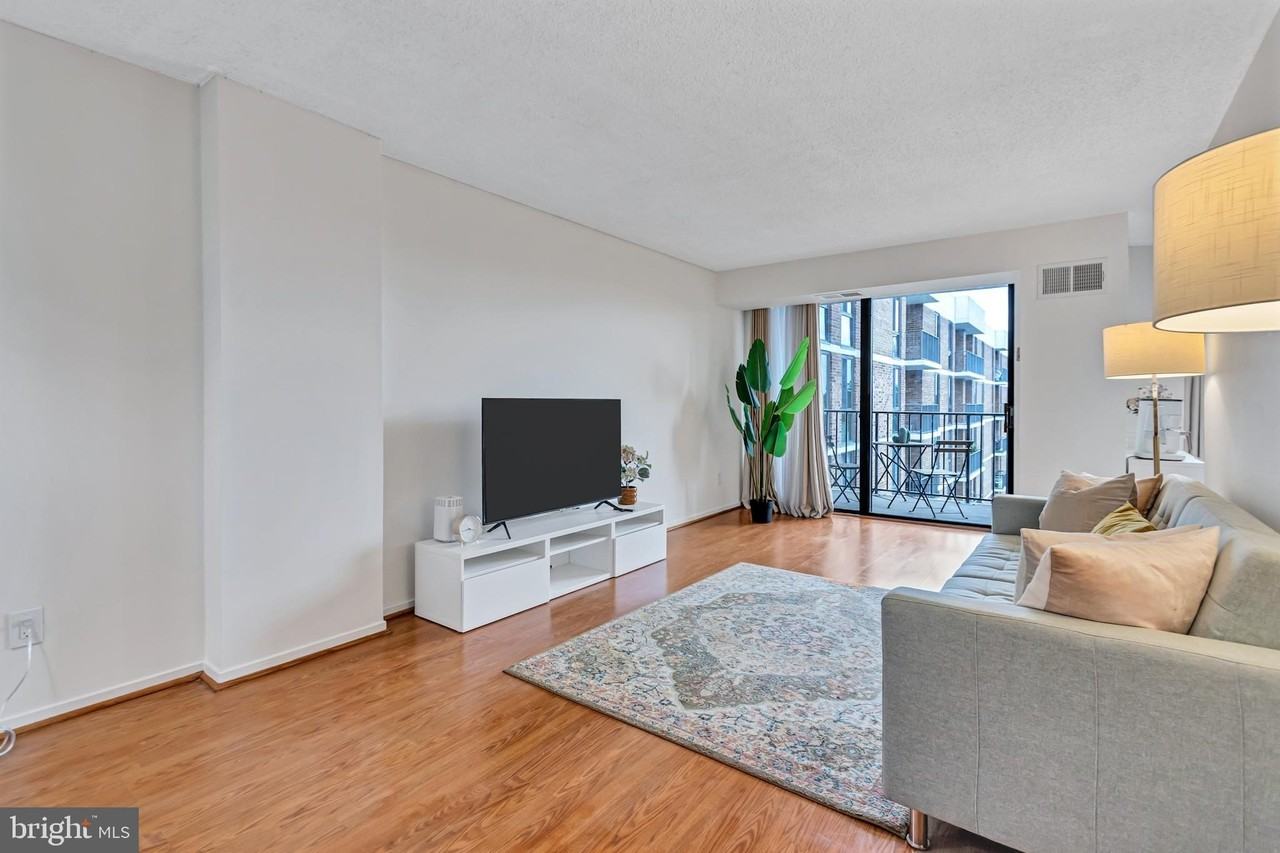 2300 Pimmit Dr #1201 - Photo 4 of 28