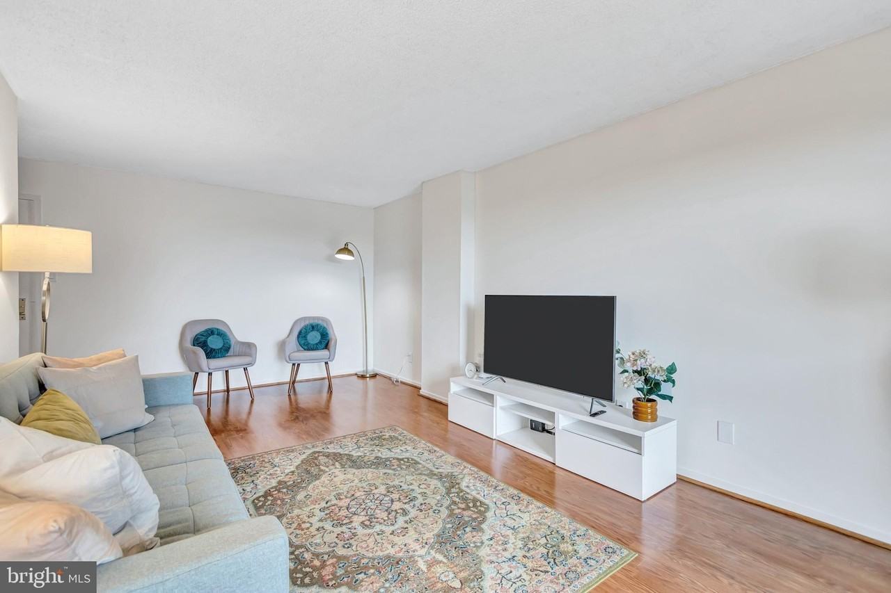 2300 Pimmit Dr #1201 - Photo 5 of 28