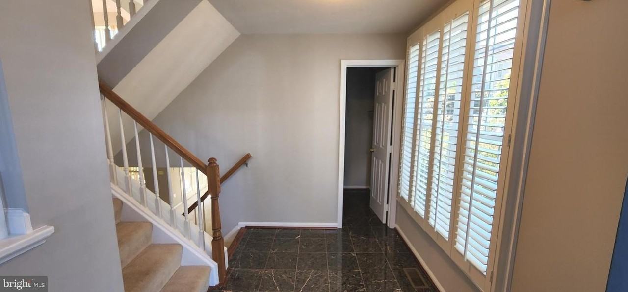 46721 Ashmere Sq - Photo 5 of 32
