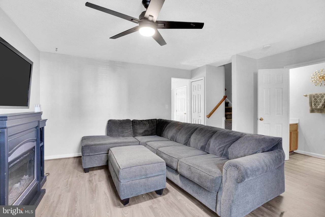 10515 Limburg Ct - Photo 3 of 27