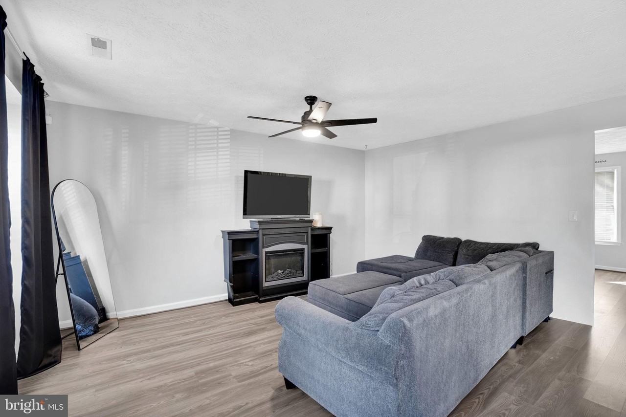 10515 Limburg Ct - Photo 4 of 27