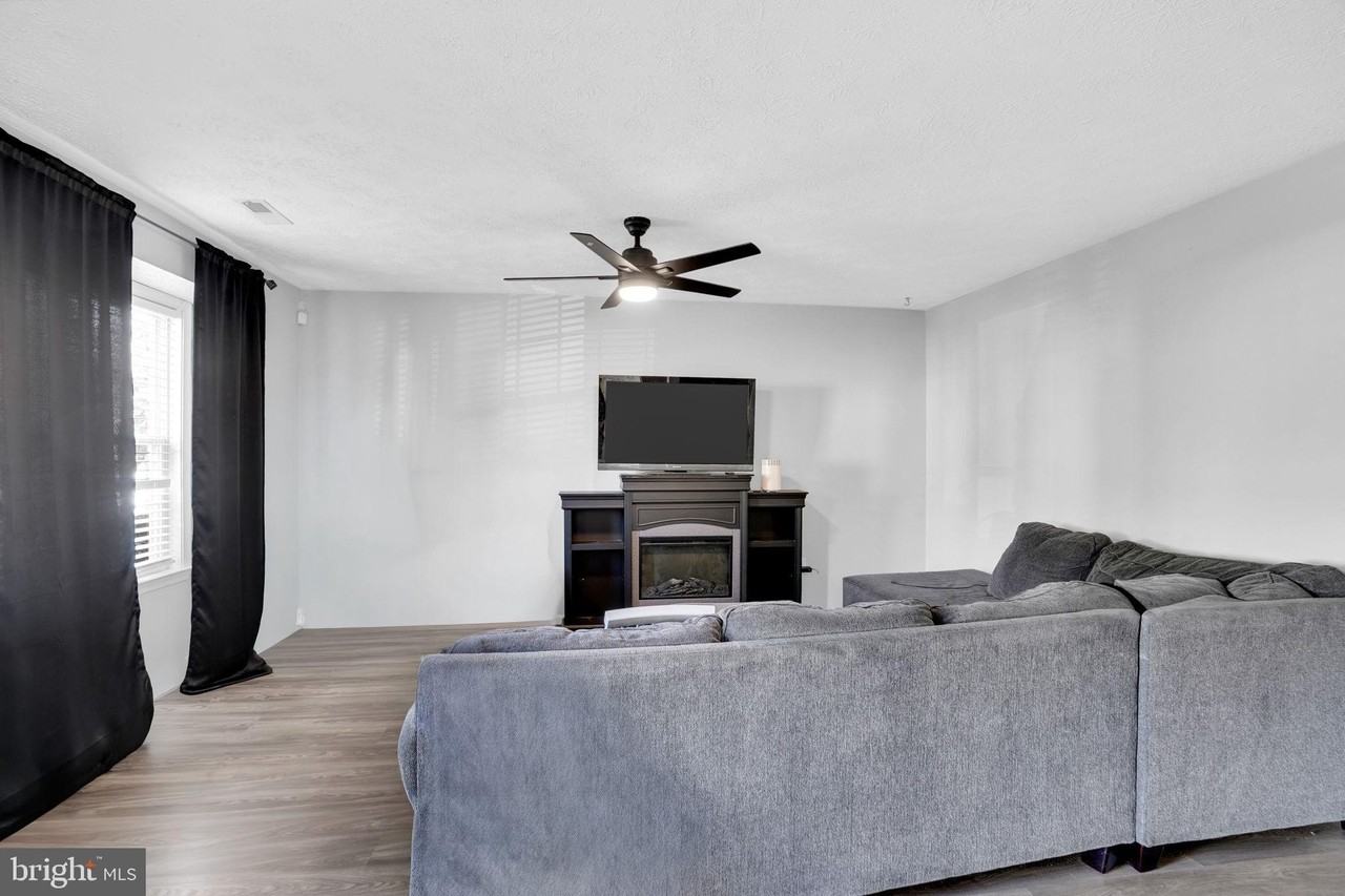 10515 Limburg Ct - Photo 5 of 27