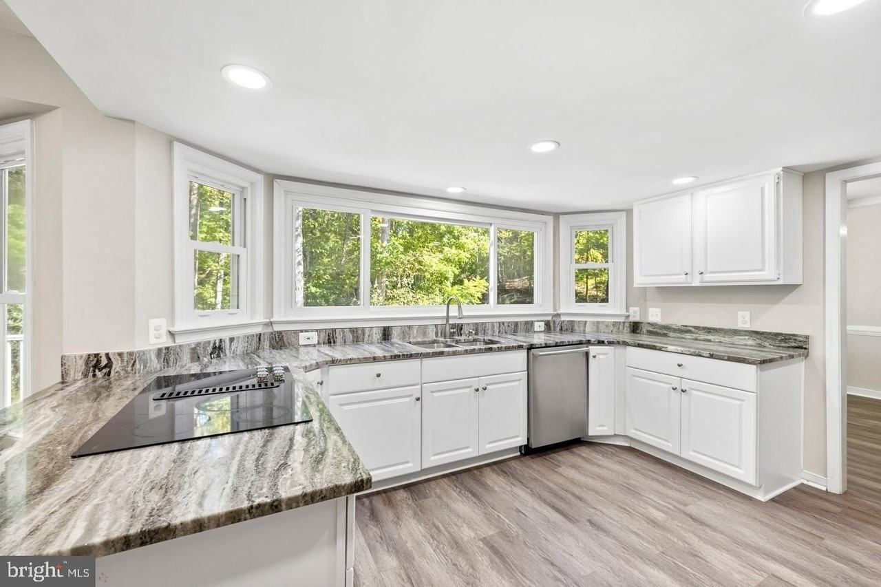 2320 Harpoon Dr - Photo 2 of 50