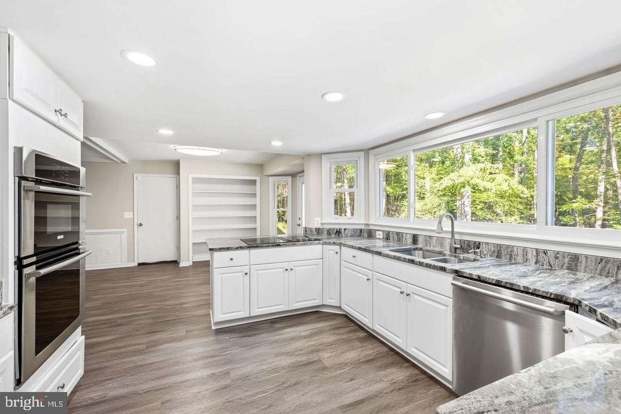 2320 Harpoon Dr - Photo 3 of 50