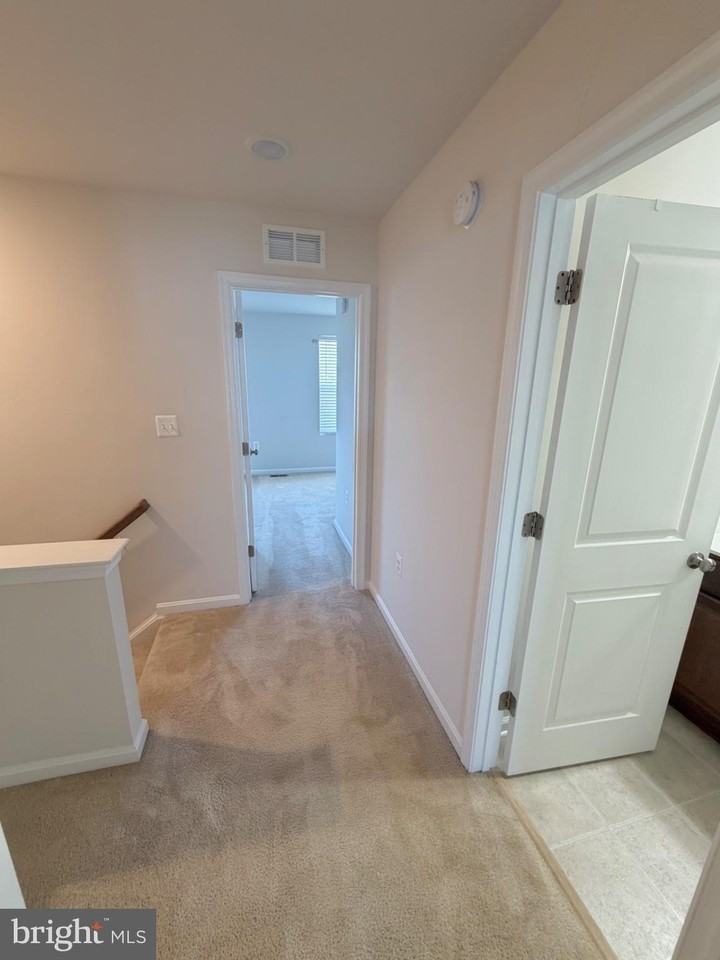 40 Anthem St - Photo 5 of 32