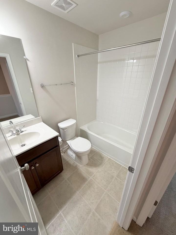 40 Anthem St - Photo 6 of 32