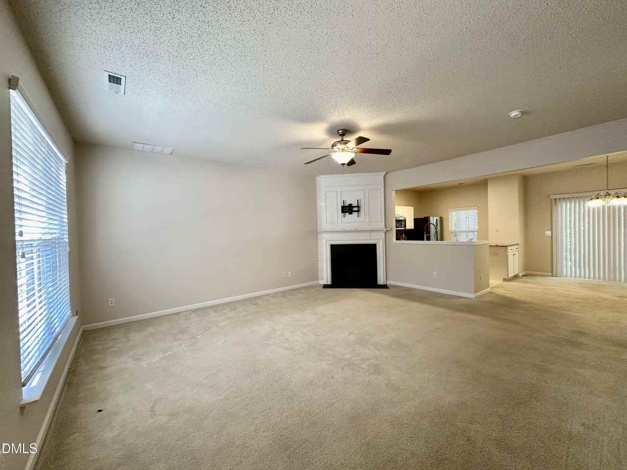 508 Canyon Lake Cir - Photo 2 of 20