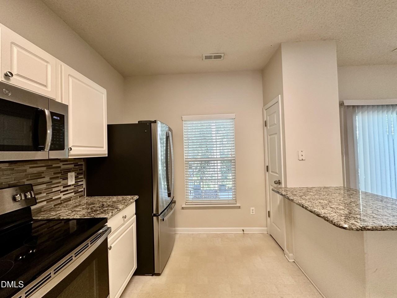 508 Canyon Lake Cir - Photo 7 of 20