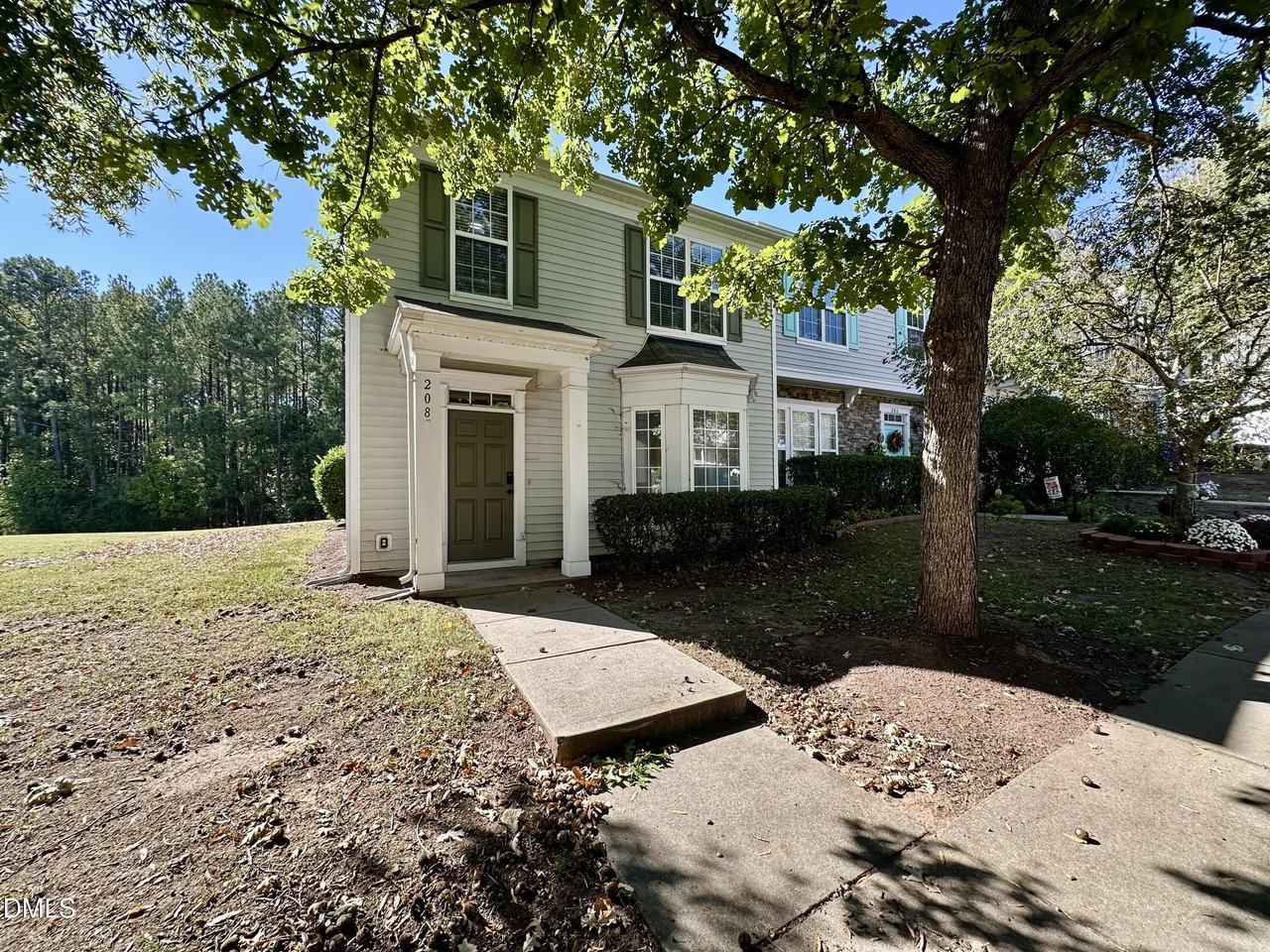 208 Walnut Woods Dr - Photo 2 of 23