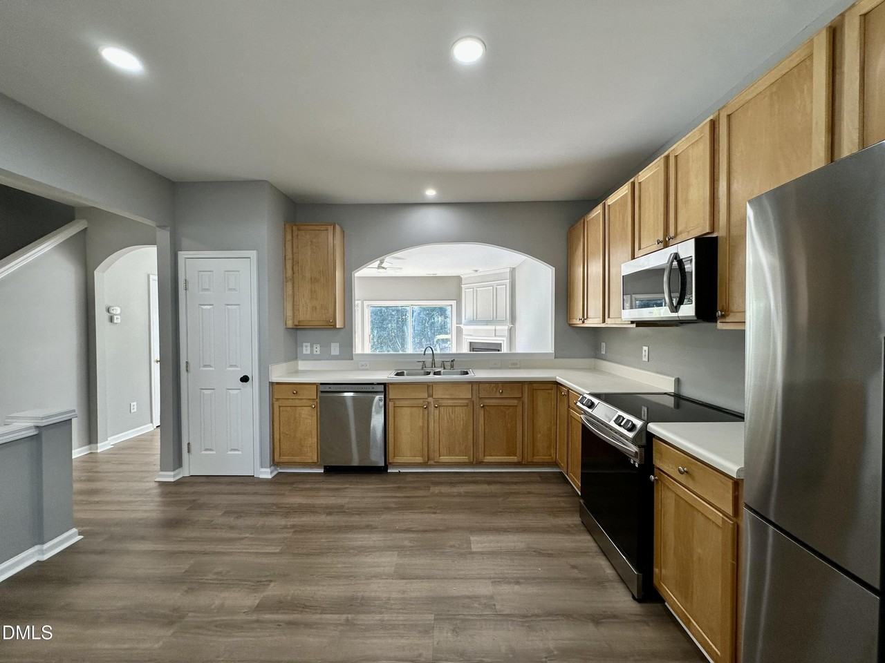 208 Walnut Woods Dr - Photo 4 of 23