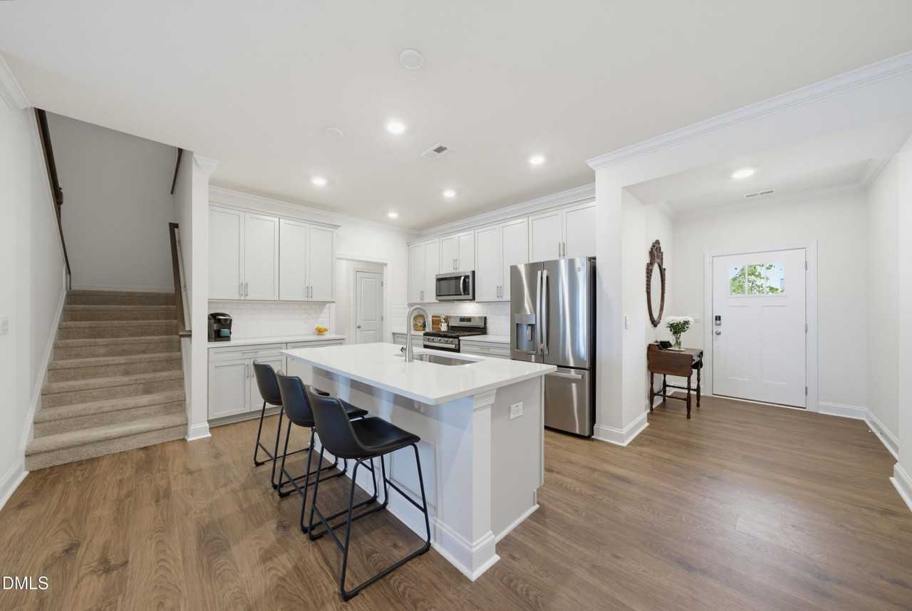 722 Andrade Dr - Photo 4 of 32