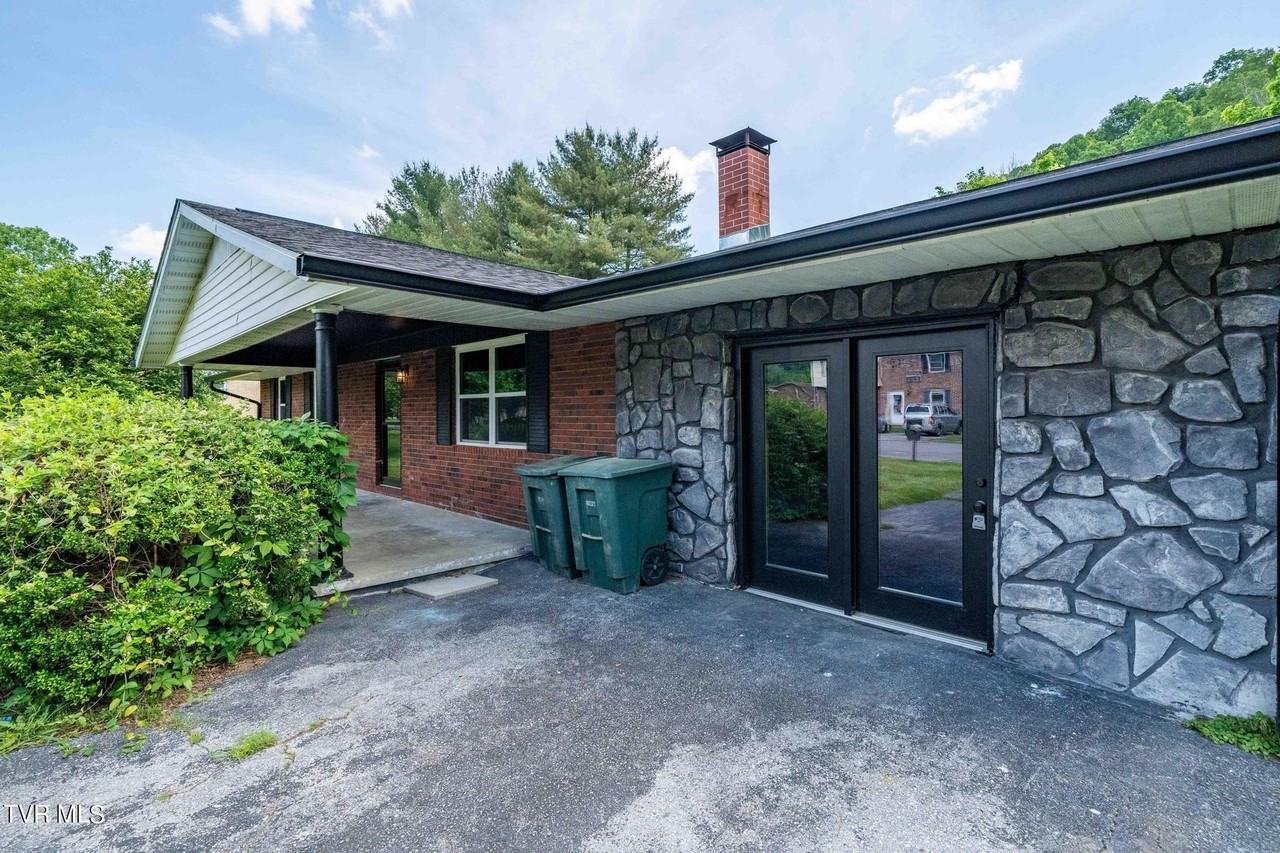 2122 Monta Clark St - Photo 2 of 28