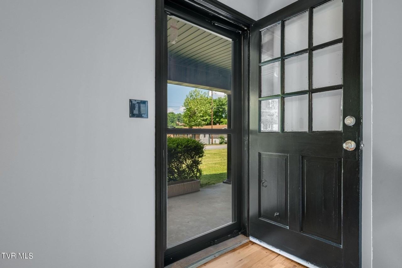 2122 Monta Clark St - Photo 4 of 28