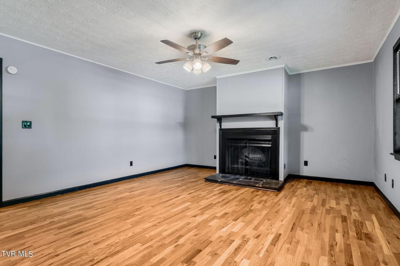 2122 Monta Clark St - Photo 5 of 28