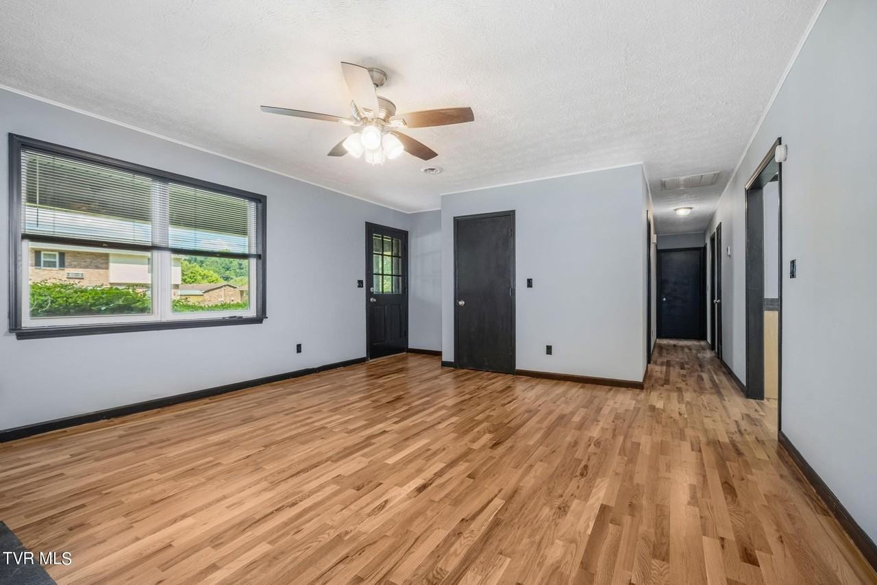 2122 Monta Clark St - Photo 7 of 28