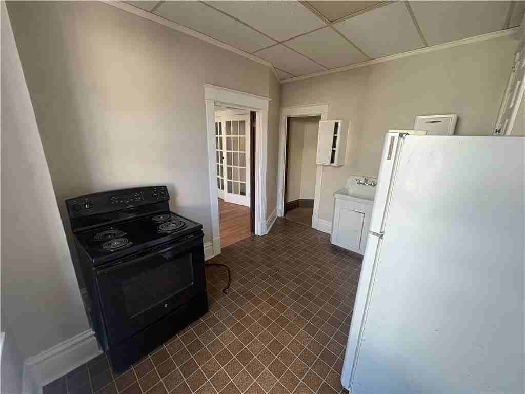 211 S 2nd St - Photo 4 of 6