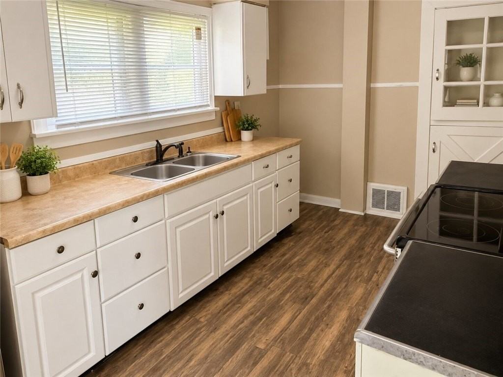 215 Donnan Ave - Photo 3 of 9